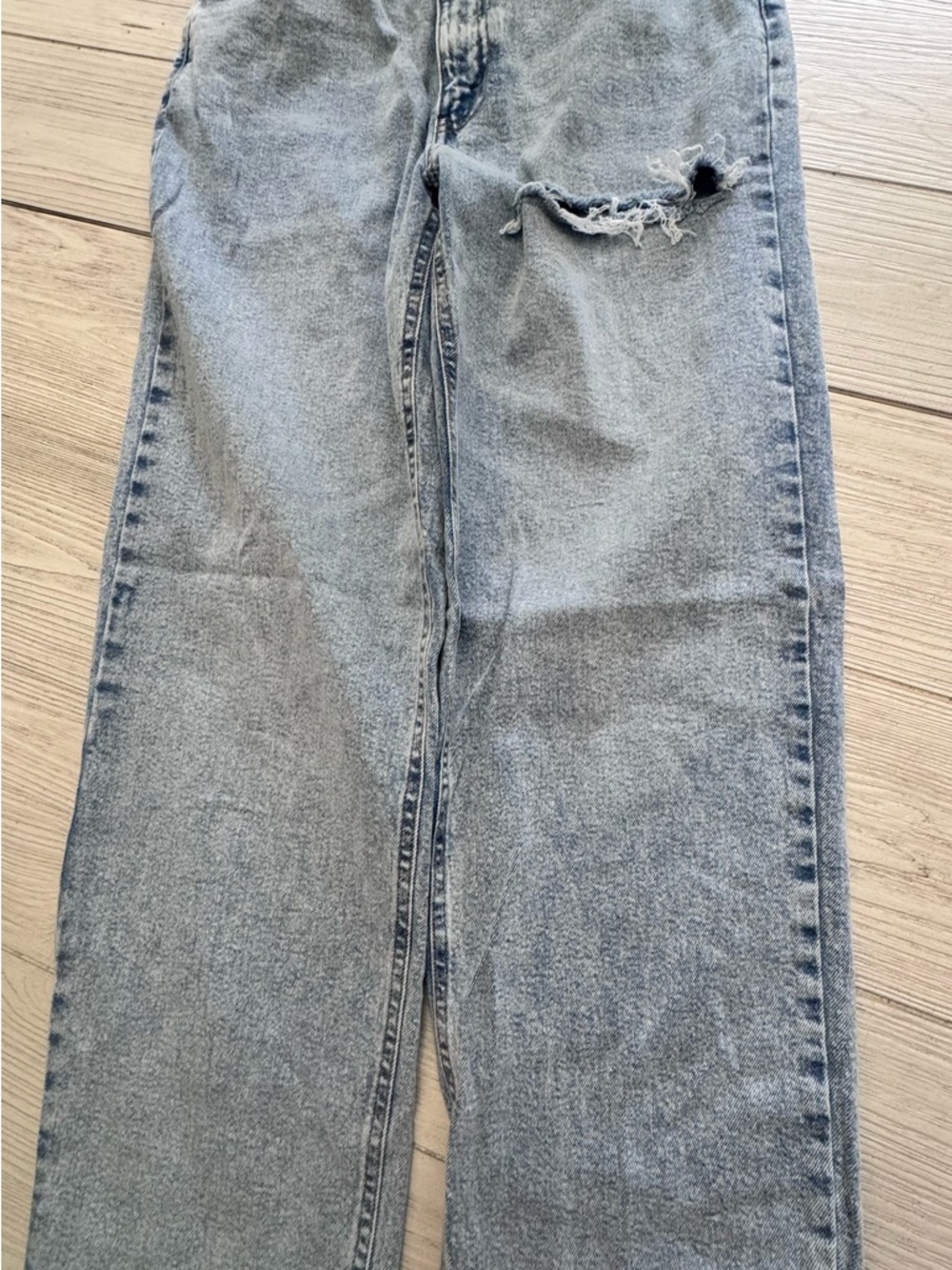 wild fable Light Wash Boyfriend Jeans with Distressed Knee